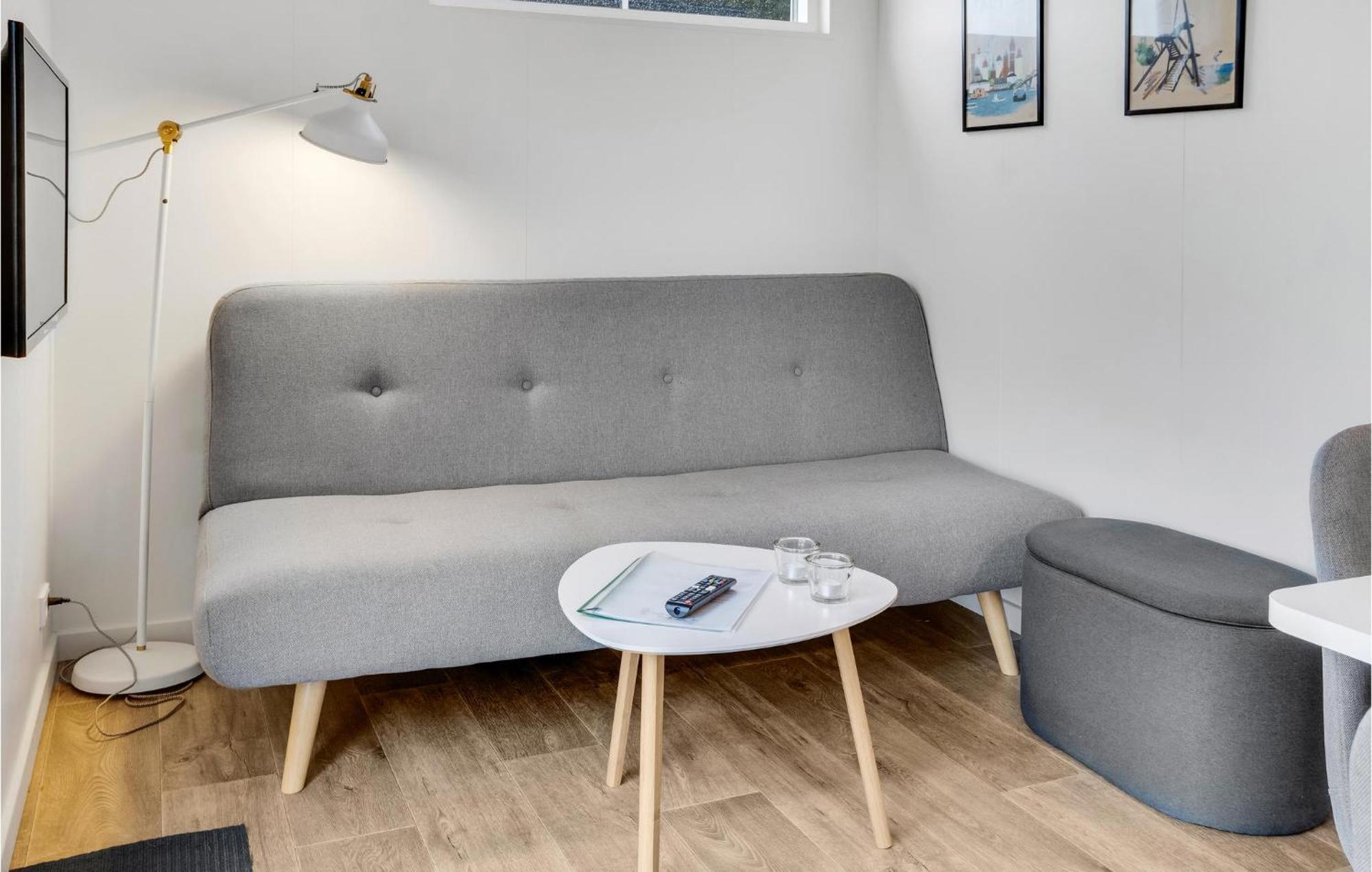 2 Bedroom Nice Apartment In Vaeggerlose Bøtø By Exterior foto