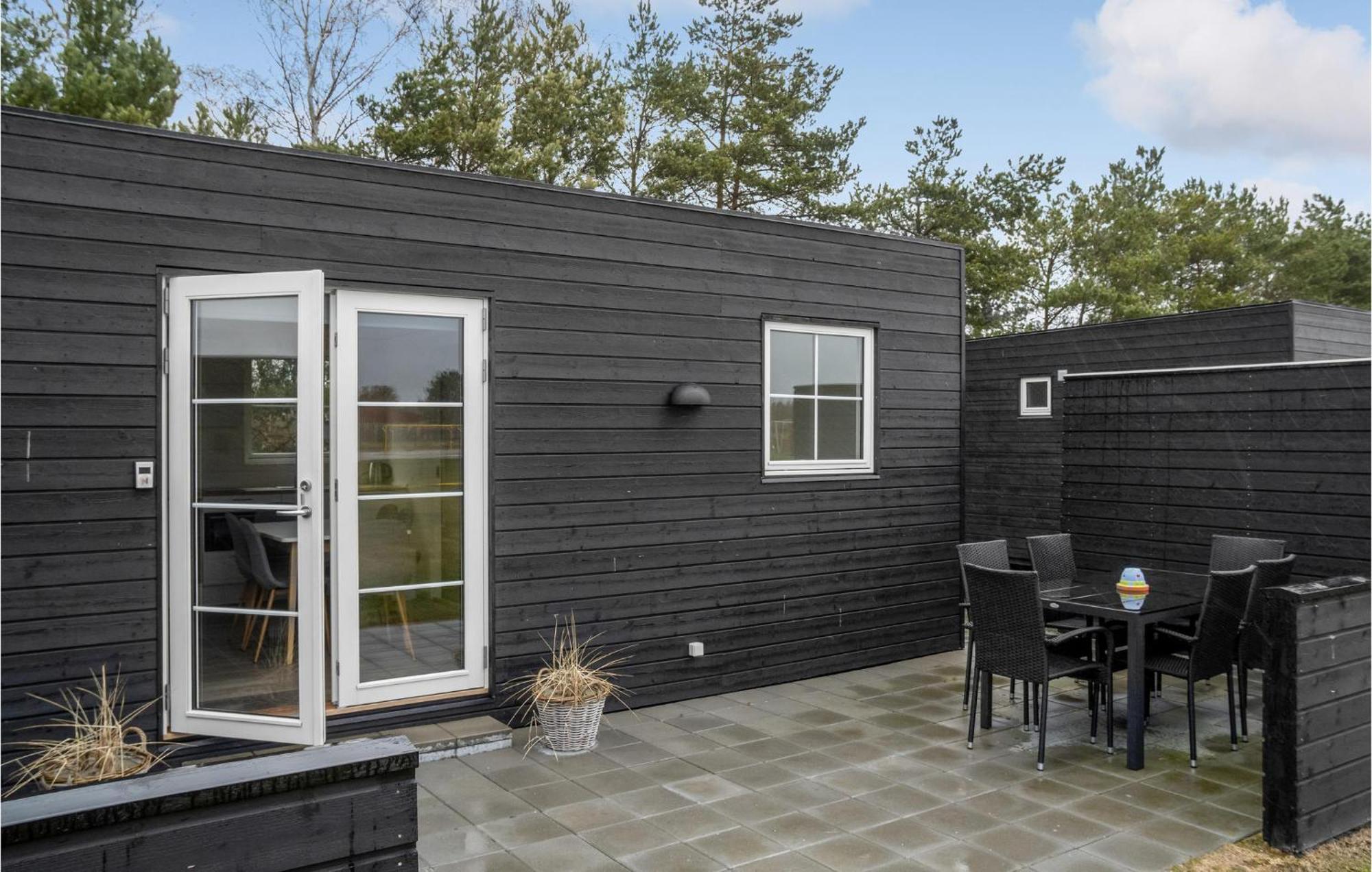 2 Bedroom Nice Apartment In Vaeggerlose Bøtø By Exterior foto